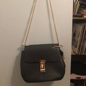 Black shoulder chain bag